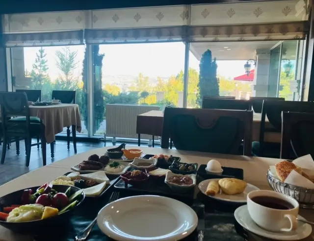 Gölbaşı Kahvaltı Mekanları: Göl Manzaralı ve Yöresel Kahvaltı Rehberi