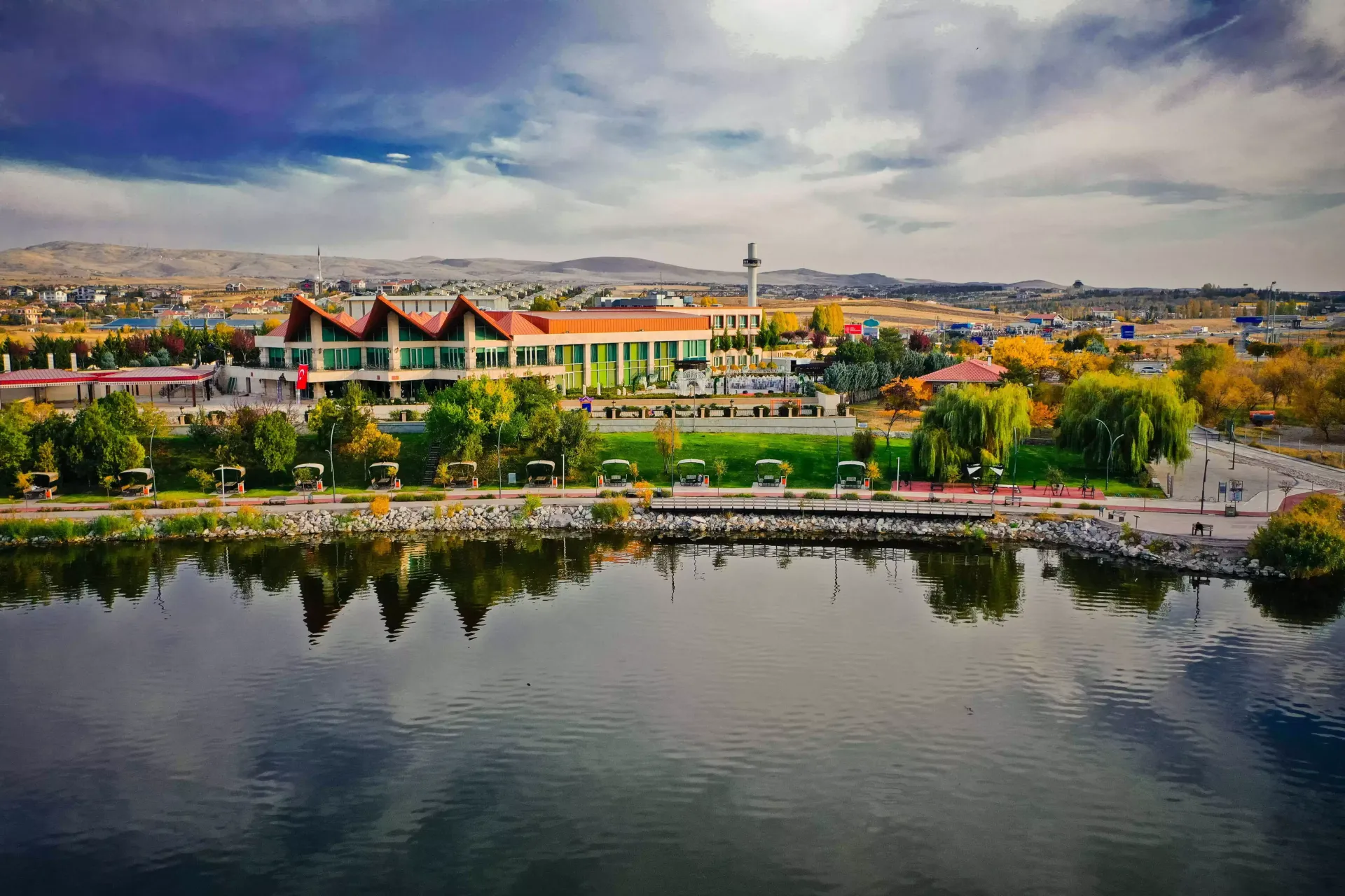 Kronos Hotel kapak fotoğrafı