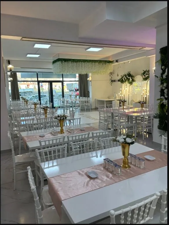 Bi Davet Etkinlik Evi kapak fotoğrafı