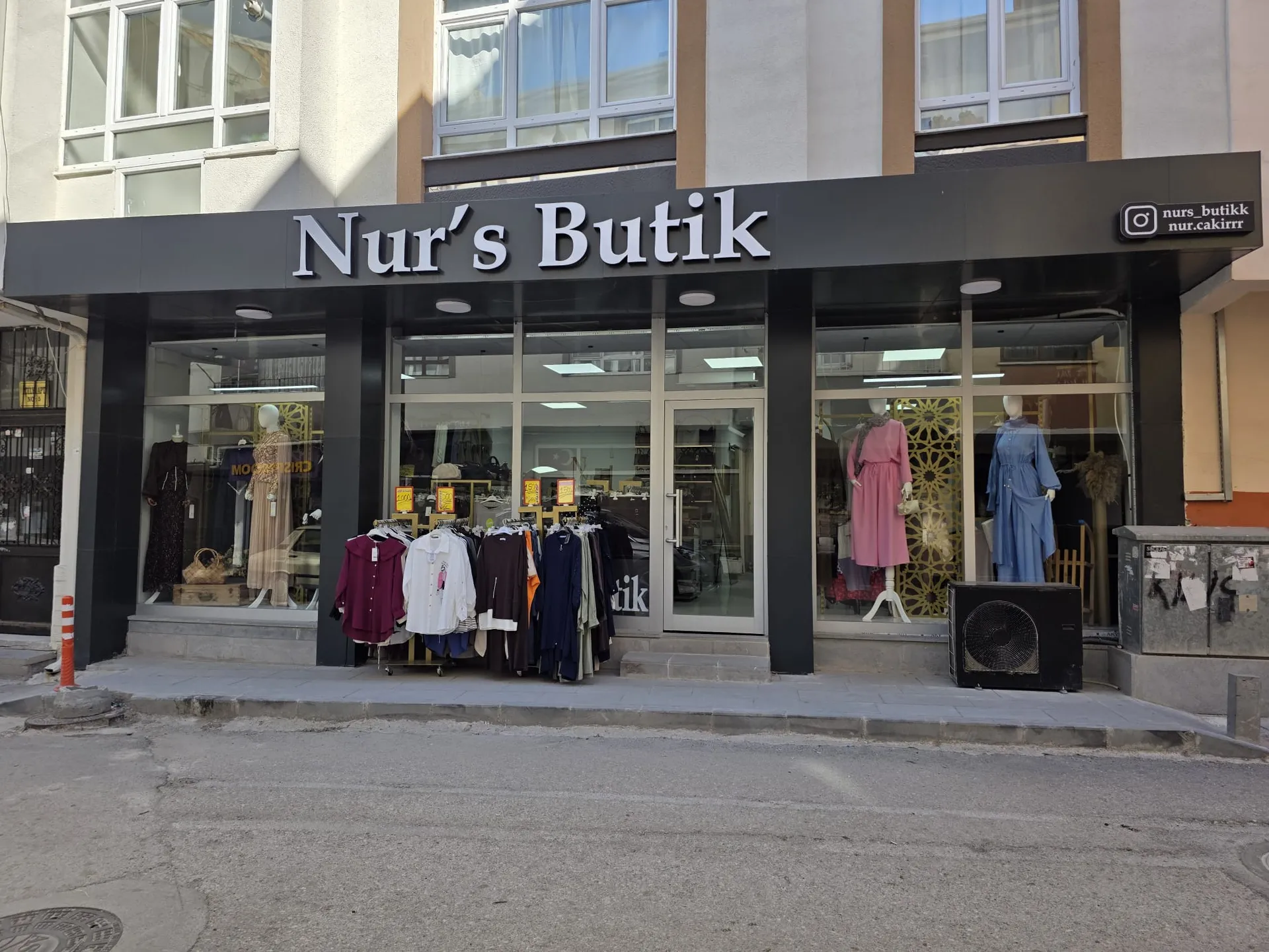 Nur's Butik kapak fotoğrafı