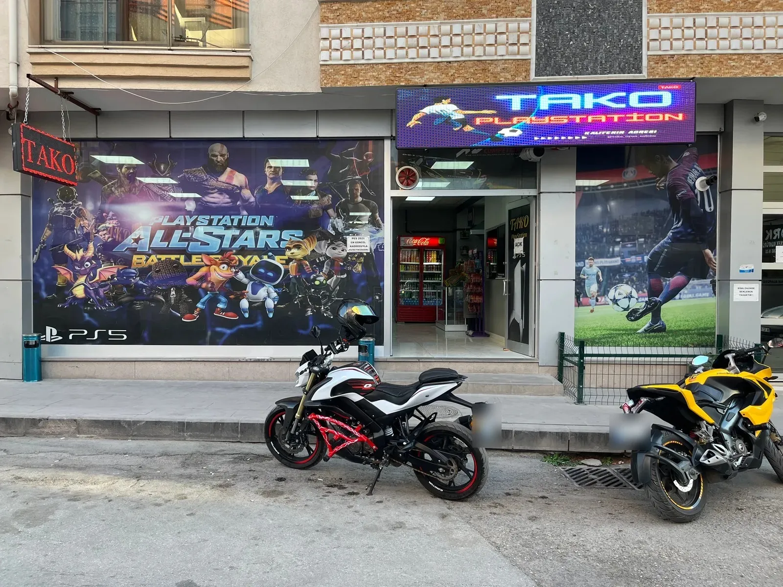 TAKO PlayStation Cafe kapak fotoğrafı