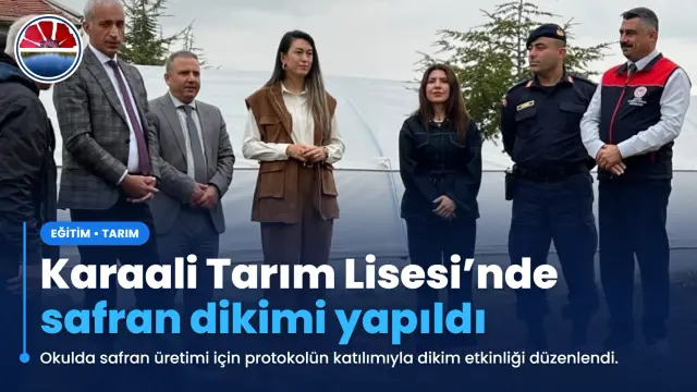 Gölbaşı Karaali Tarım Lisesi’nde safran dikim etkinliğine katılan protokol üyeleri okul serası önünde